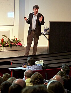 Simon White, Porträt